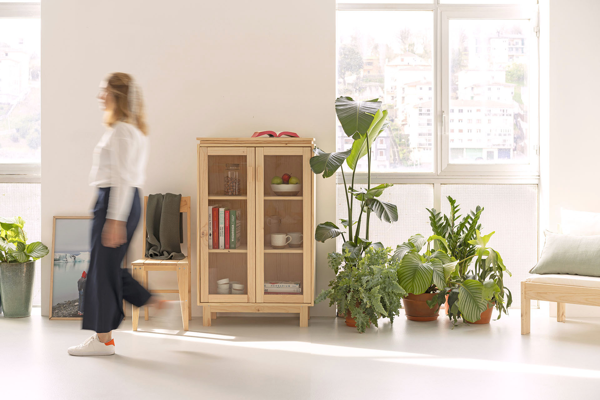 Imagen de ambiente 1 para:Vitrina peque&ntilde;a de madera